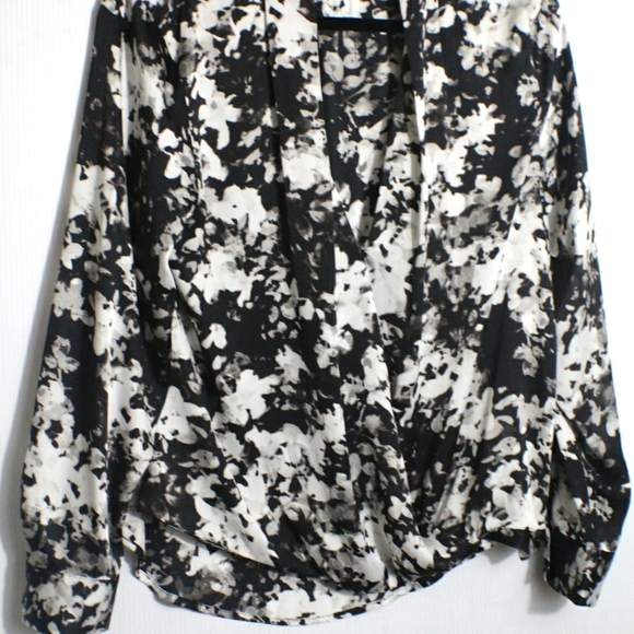 Apt. 9 ladies blouse size large black and white - Picture 5 of 6